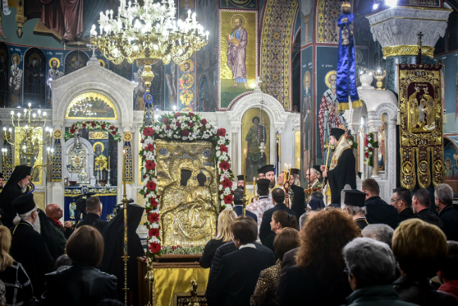Πάνδημος υποδοχή της ιεράς εικόνος της Θεοτόκου της «Εικοσιφοινίσσης» στις Σέρρες