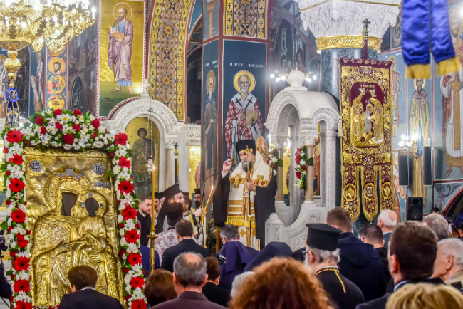 Πάνδημος υποδοχή της ιεράς εικόνος της Θεοτόκου της «Εικοσιφοινίσσης» στις Σέρρες