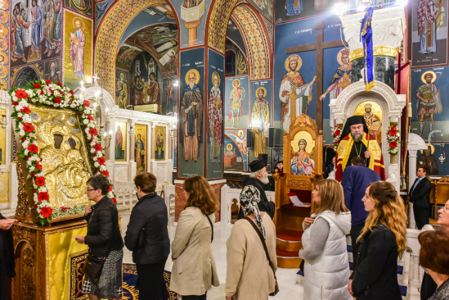 Πάνδημος υποδοχή της ιεράς εικόνος της Θεοτόκου της «Εικοσιφοινίσσης» στις Σέρρες