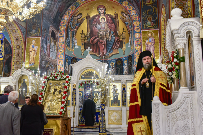 Πάνδημος υποδοχή της ιεράς εικόνος της Θεοτόκου της «Εικοσιφοινίσσης» στις Σέρρες