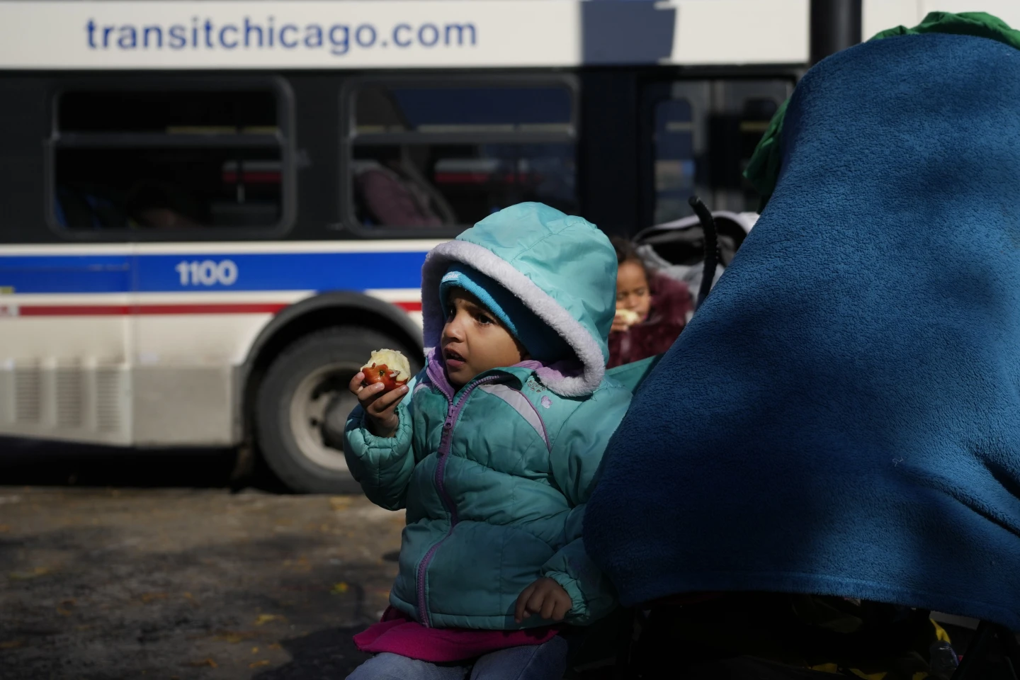 Το Σικάγο και άλλες πόλεις των ΗΠΑ αγωνίζονται να στεγάσουν τους αιτούντες άσυλο καθώς πλησιάζει ο χειμώνας