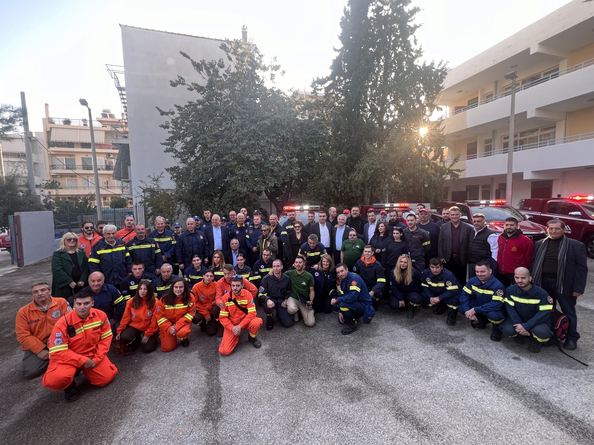 O Όμιλος Επιχειρήσεων Σαρακάκη παρέδωσε στον Σύνδεσμο Προστασίας και Ανάπτυξης Υμηττού (ΣΠΑΥ), 15 πυροσβεστικά οχήματα