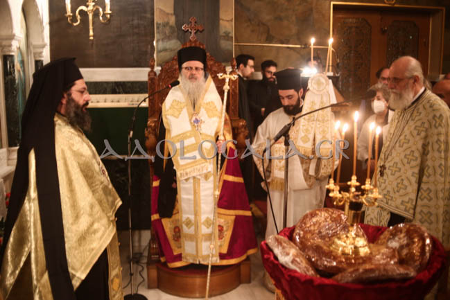 Ο Επίσκοπος Φωτικής Νεκτάριος στον πανηγυρικό εσπερινό του Αγίου Σάββα στο Αντικαρκινικό Νοσοκομείο Αθηνών (Φωτορεπορτάζ)