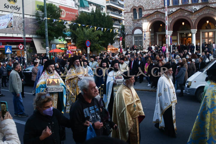Ο Μητροπολίτης Θήρας Αμφιλόχιος στην Ιερά Λιτάνευση της Εικόνας του Αγίου Νικολάου στη Καλλιθέα (Φωτορεπορτάζ) 