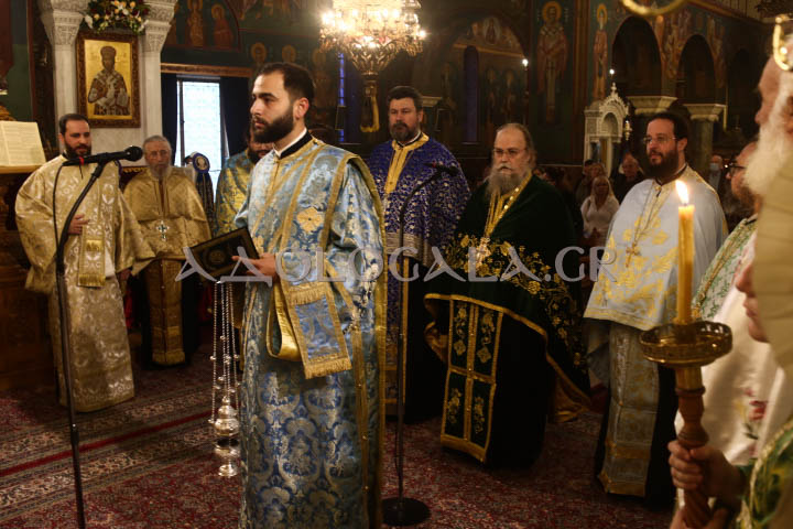 Ο Μητροπολίτης Θήρας Αμφιλόχιος στην Ιερά Λιτάνευση της Εικόνας του Αγίου Νικολάου στη Καλλιθέα (Φωτορεπορτάζ) 