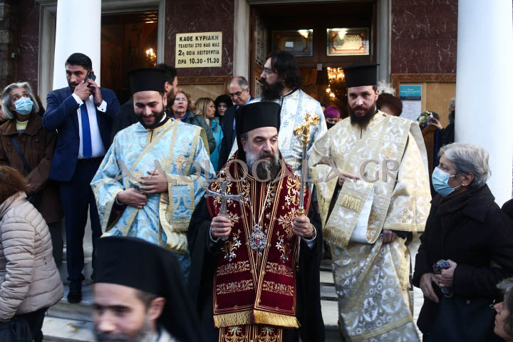 Ο Μητροπολίτης Θήρας Αμφιλόχιος στην Ιερά Λιτάνευση της Εικόνας του Αγίου Νικολάου στη Καλλιθέα (Φωτορεπορτάζ) 