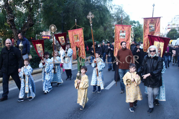 Ο Μητροπολίτης Θήρας Αμφιλόχιος στην Ιερά Λιτάνευση της Εικόνας του Αγίου Νικολάου στη Καλλιθέα (Φωτορεπορτάζ) 