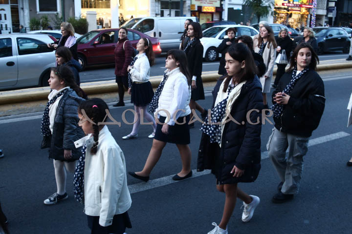Ο Μητροπολίτης Θήρας Αμφιλόχιος στην Ιερά Λιτάνευση της Εικόνας του Αγίου Νικολάου στη Καλλιθέα (Φωτορεπορτάζ) 