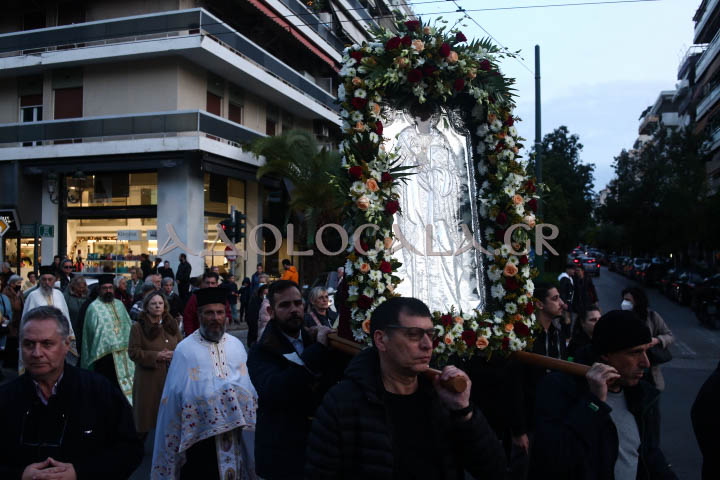 Ο Μητροπολίτης Θήρας Αμφιλόχιος στην Ιερά Λιτάνευση της Εικόνας του Αγίου Νικολάου στη Καλλιθέα (Φωτορεπορτάζ) 