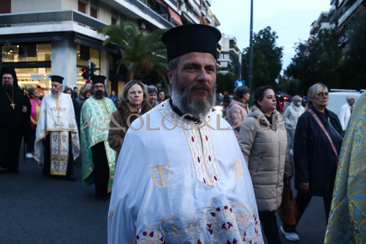 Ο Μητροπολίτης Θήρας Αμφιλόχιος στην Ιερά Λιτάνευση της Εικόνας του Αγίου Νικολάου στη Καλλιθέα (Φωτορεπορτάζ) 
