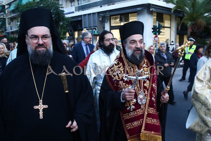 Ο Μητροπολίτης Θήρας Αμφιλόχιος στην Ιερά Λιτάνευση της Εικόνας του Αγίου Νικολάου στη Καλλιθέα (Φωτορεπορτάζ) 