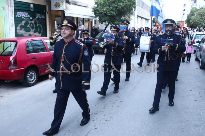 Ο Μητροπολίτης Θήρας Αμφιλόχιος στην Ιερά Λιτάνευση της Εικόνας του Αγίου Νικολάου στη Καλλιθέα (Φωτορεπορτάζ) 