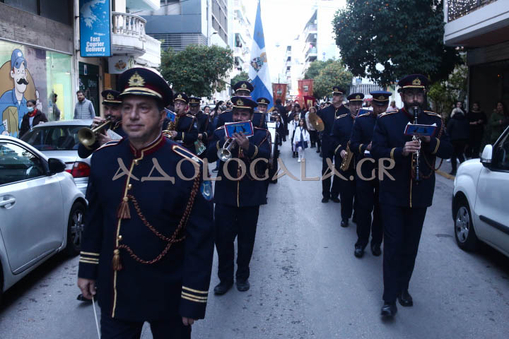 Ο Μητροπολίτης Θήρας Αμφιλόχιος στην Ιερά Λιτάνευση της Εικόνας του Αγίου Νικολάου στη Καλλιθέα (Φωτορεπορτάζ) 