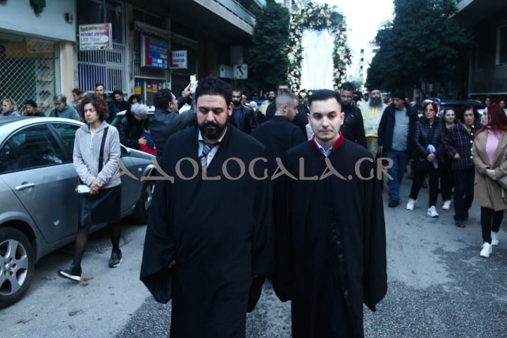 Ο Μητροπολίτης Θήρας Αμφιλόχιος στην Ιερά Λιτάνευση της Εικόνας του Αγίου Νικολάου στη Καλλιθέα (Φωτορεπορτάζ) 