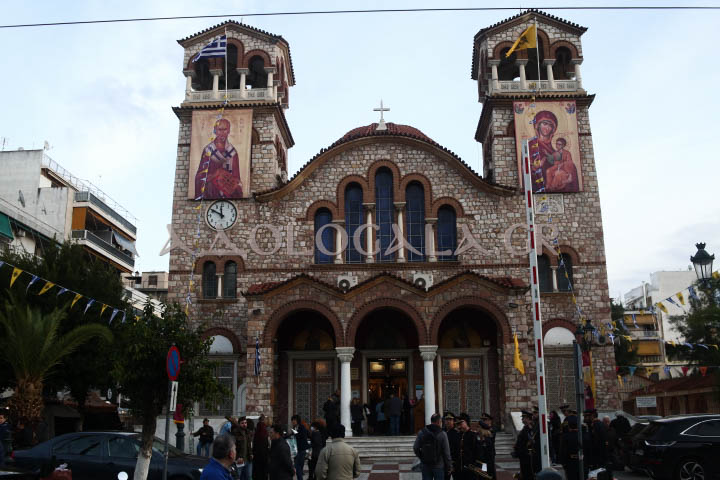 Ο Μητροπολίτης Θήρας Αμφιλόχιος στην Ιερά Λιτάνευση της Εικόνας του Αγίου Νικολάου στη Καλλιθέα (Φωτορεπορτάζ) 