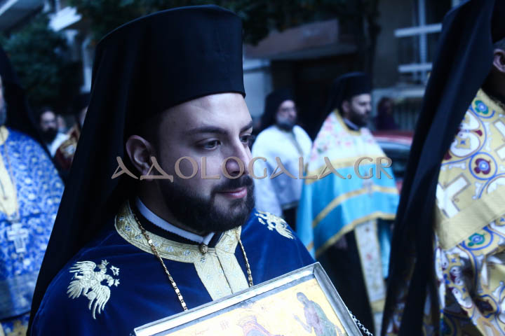 Ο Μητροπολίτης Θήρας Αμφιλόχιος στην Ιερά Λιτάνευση της Εικόνας του Αγίου Νικολάου στη Καλλιθέα (Φωτορεπορτάζ) 