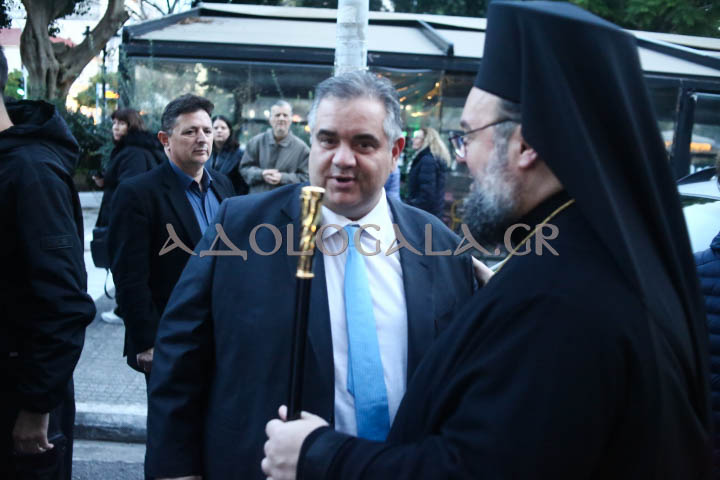 Ο Μητροπολίτης Θήρας Αμφιλόχιος στην Ιερά Λιτάνευση της Εικόνας του Αγίου Νικολάου στη Καλλιθέα (Φωτορεπορτάζ) 