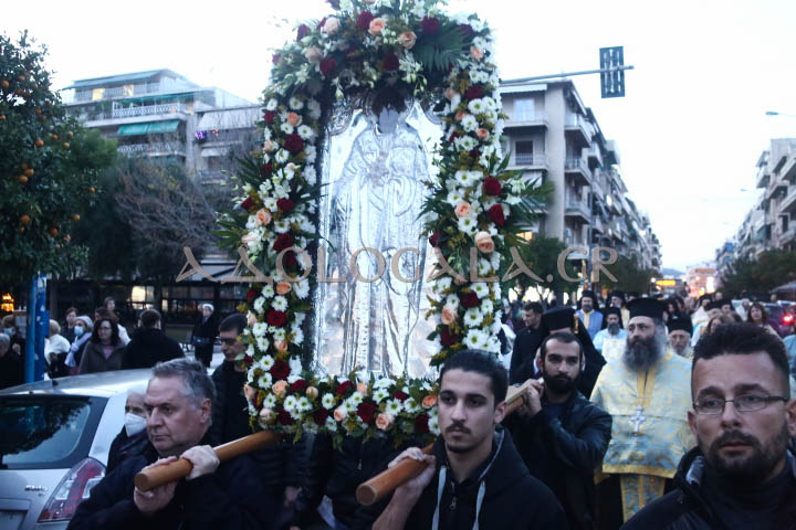 Ο Μητροπολίτης Θήρας Αμφιλόχιος στην Ιερά Λιτάνευση της Εικόνας του Αγίου Νικολάου στη Καλλιθέα (Φωτορεπορτάζ) 