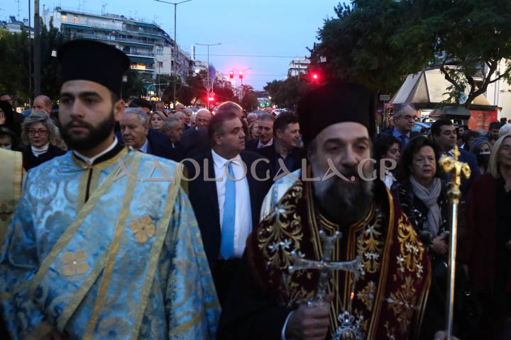 Ο Μητροπολίτης Θήρας Αμφιλόχιος στην Ιερά Λιτάνευση της Εικόνας του Αγίου Νικολάου στη Καλλιθέα (Φωτορεπορτάζ) 
