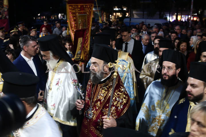 Ο Μητροπολίτης Θήρας Αμφιλόχιος στην Ιερά Λιτάνευση της Εικόνας του Αγίου Νικολάου στη Καλλιθέα (Φωτορεπορτάζ) 