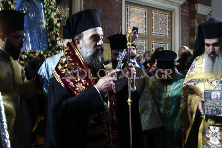 Ο Μητροπολίτης Θήρας Αμφιλόχιος στην Ιερά Λιτάνευση της Εικόνας του Αγίου Νικολάου στη Καλλιθέα (Φωτορεπορτάζ) 