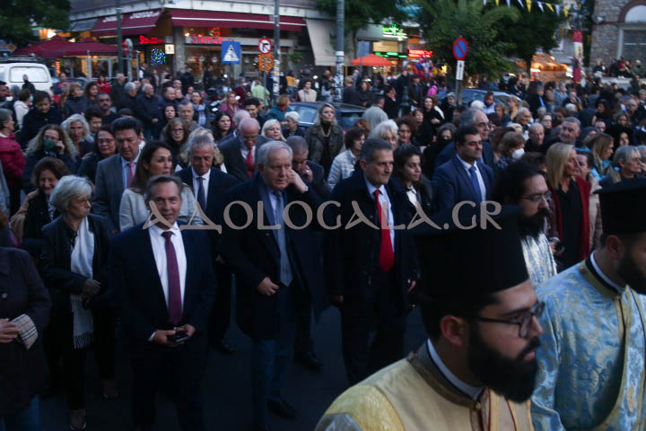 Ο Μητροπολίτης Θήρας Αμφιλόχιος στην Ιερά Λιτάνευση της Εικόνας του Αγίου Νικολάου στη Καλλιθέα (Φωτορεπορτάζ) 