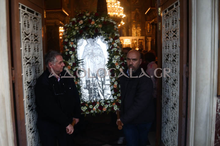 Ο Μητροπολίτης Θήρας Αμφιλόχιος στην Ιερά Λιτάνευση της Εικόνας του Αγίου Νικολάου στη Καλλιθέα (Φωτορεπορτάζ) 