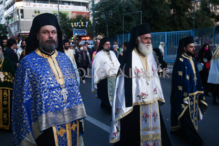 Ο Μητροπολίτης Θήρας Αμφιλόχιος στην Ιερά Λιτάνευση της Εικόνας του Αγίου Νικολάου στη Καλλιθέα (Φωτορεπορτάζ) 