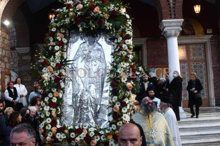 Ο Μητροπολίτης Θήρας Αμφιλόχιος στην Ιερά Λιτάνευση της Εικόνας του Αγίου Νικολάου στη Καλλιθέα (Φωτορεπορτάζ) 