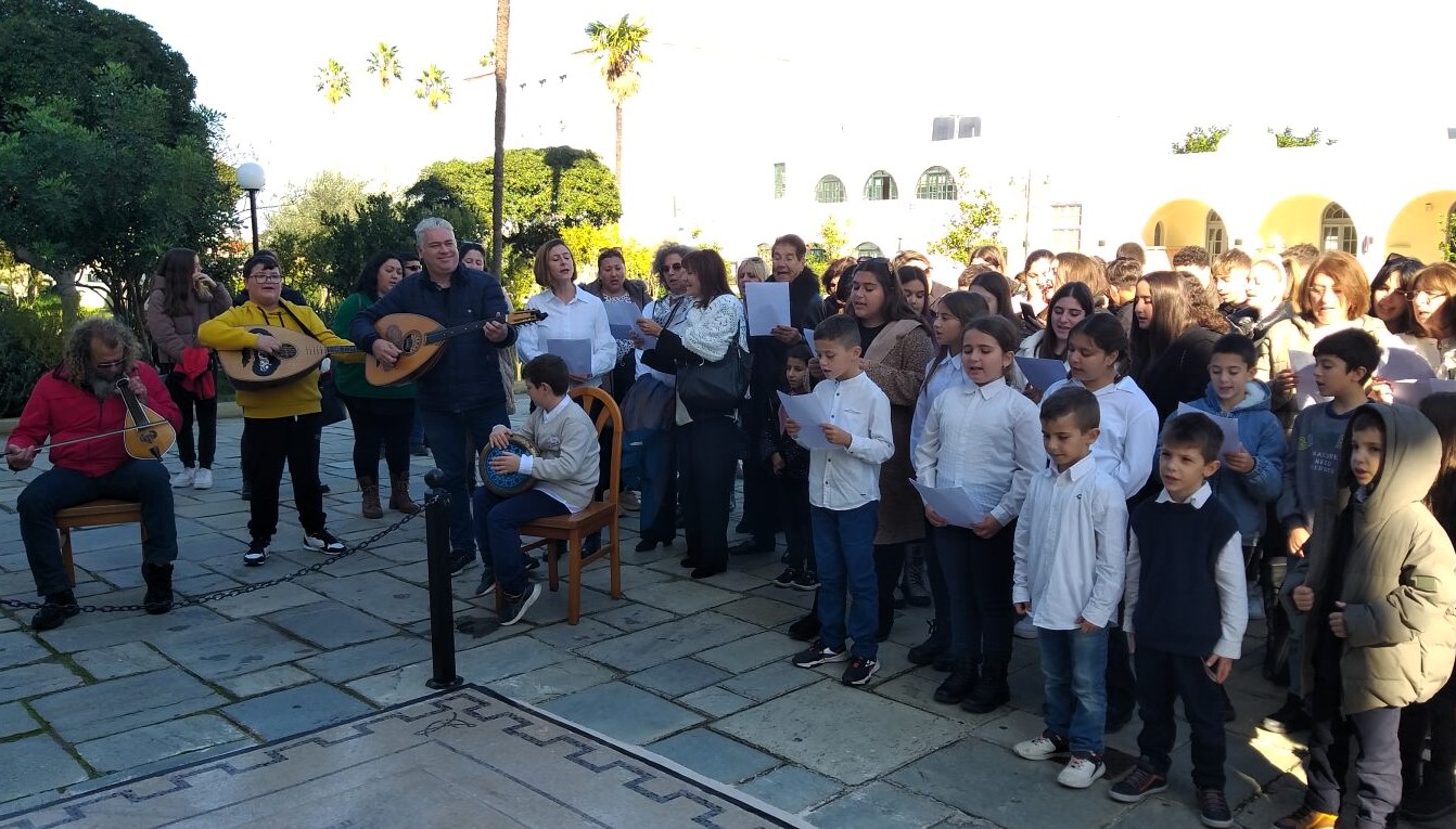 Επίσκεψη κάτοικων της Νισύρου στη Κώ για τα Πρωτοχρονιάτικα κάλαντα στον Μητροπολίτη Ναθαναήλ