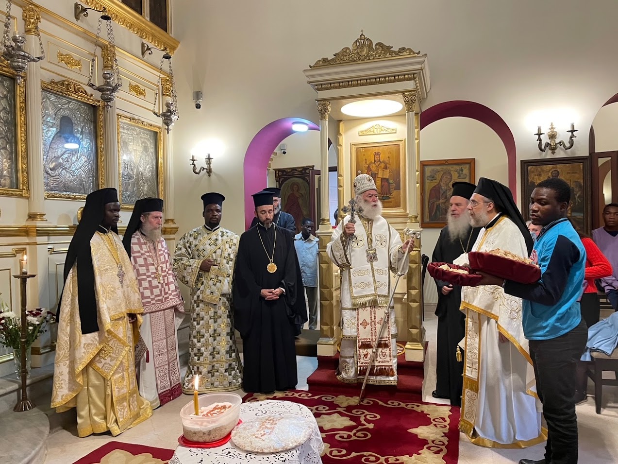 Πατριαρχική Θεία Λειτουργία στον πανηγυρίζοντα Ιερό Ναό του Αγίου Νικολάου Αλεξάνδρειας στην Αίγυπτο