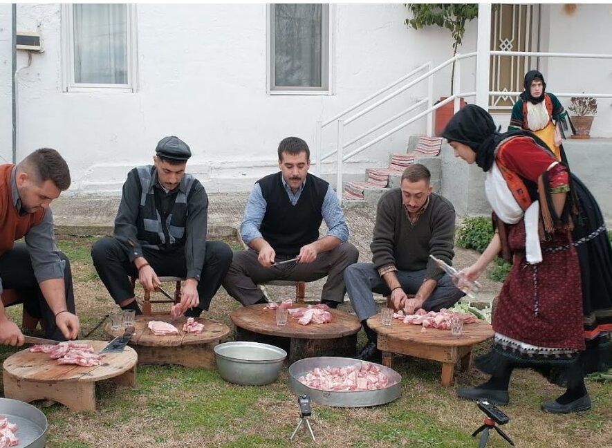 Το Χριστουγεννιάτικο έθιμο της γουρνοχαράς στα χωριά του κάμπου της Καρδίτσας