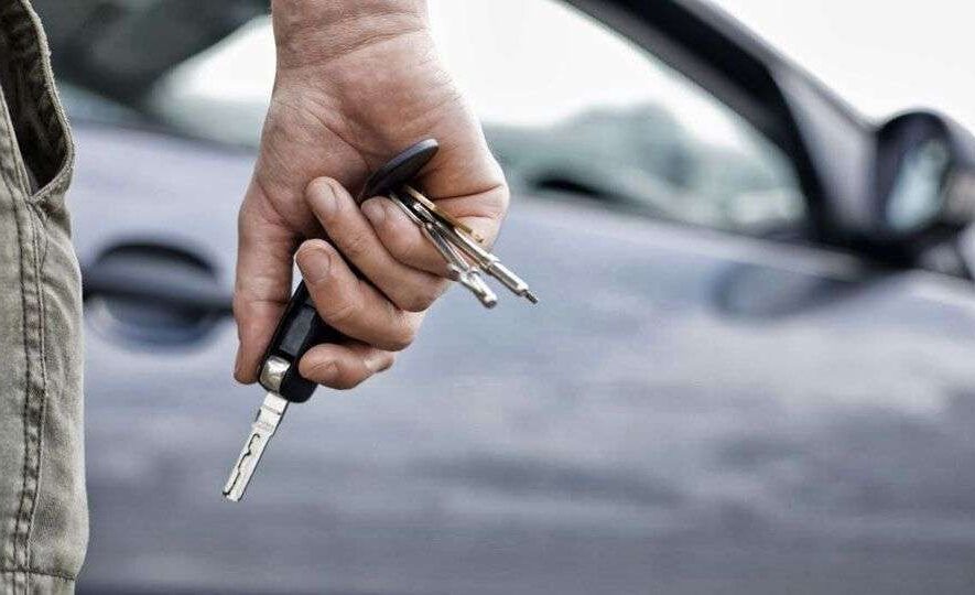 Τους έταζε αυτοκίνητα και δεν τα παρέδιδε ποτέ - Έκλεψε χιλιάδες ευρώ