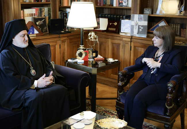 Προεδρικό: Η Πρόεδρος της Δημοκρατίας συναντήθηκε με τον Αρχιεπίσκοπο Αμερικής
