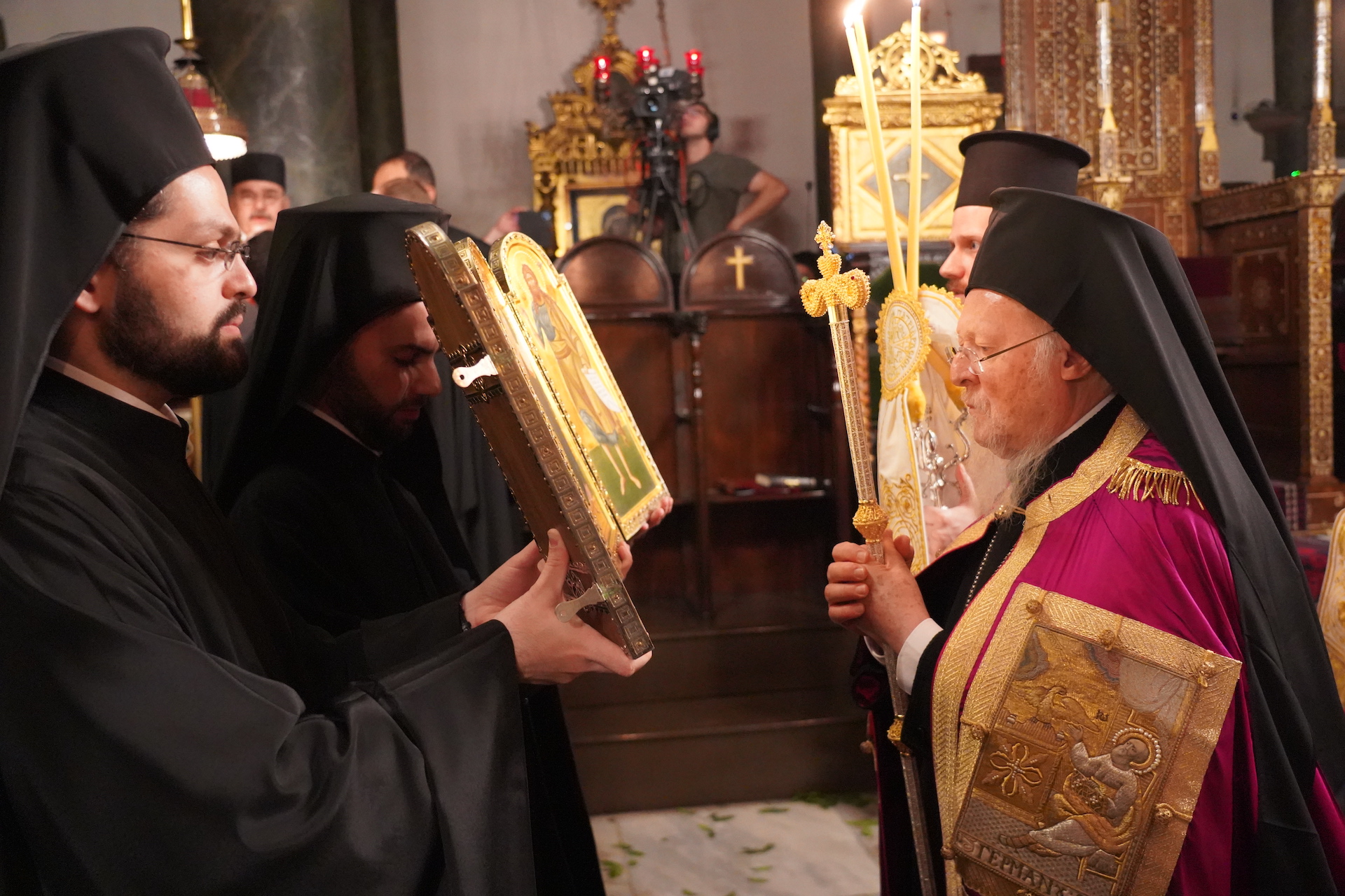 Οικουμενικός Πατριάρχης: Προσευχόμαστε για να ειρηνεύσουν - Με κάθε λαμπρότητα η Ανάσταση στην Κωνσταντινούπολη 