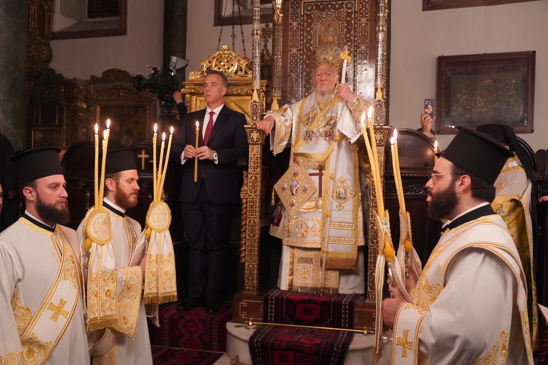 Οικουμενικός Πατριάρχης: Προσευχόμαστε για να ειρηνεύσουν - Με κάθε λαμπρότητα η Ανάσταση στην Κωνσταντινούπολη 