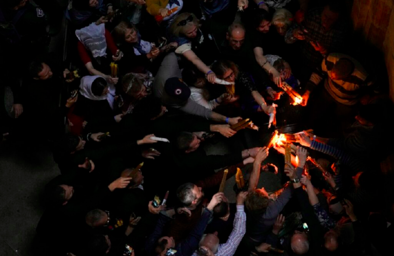 Στα Ιεροσόλυμα για το Άγιο Φως ελληνική αντιπροσωπεία