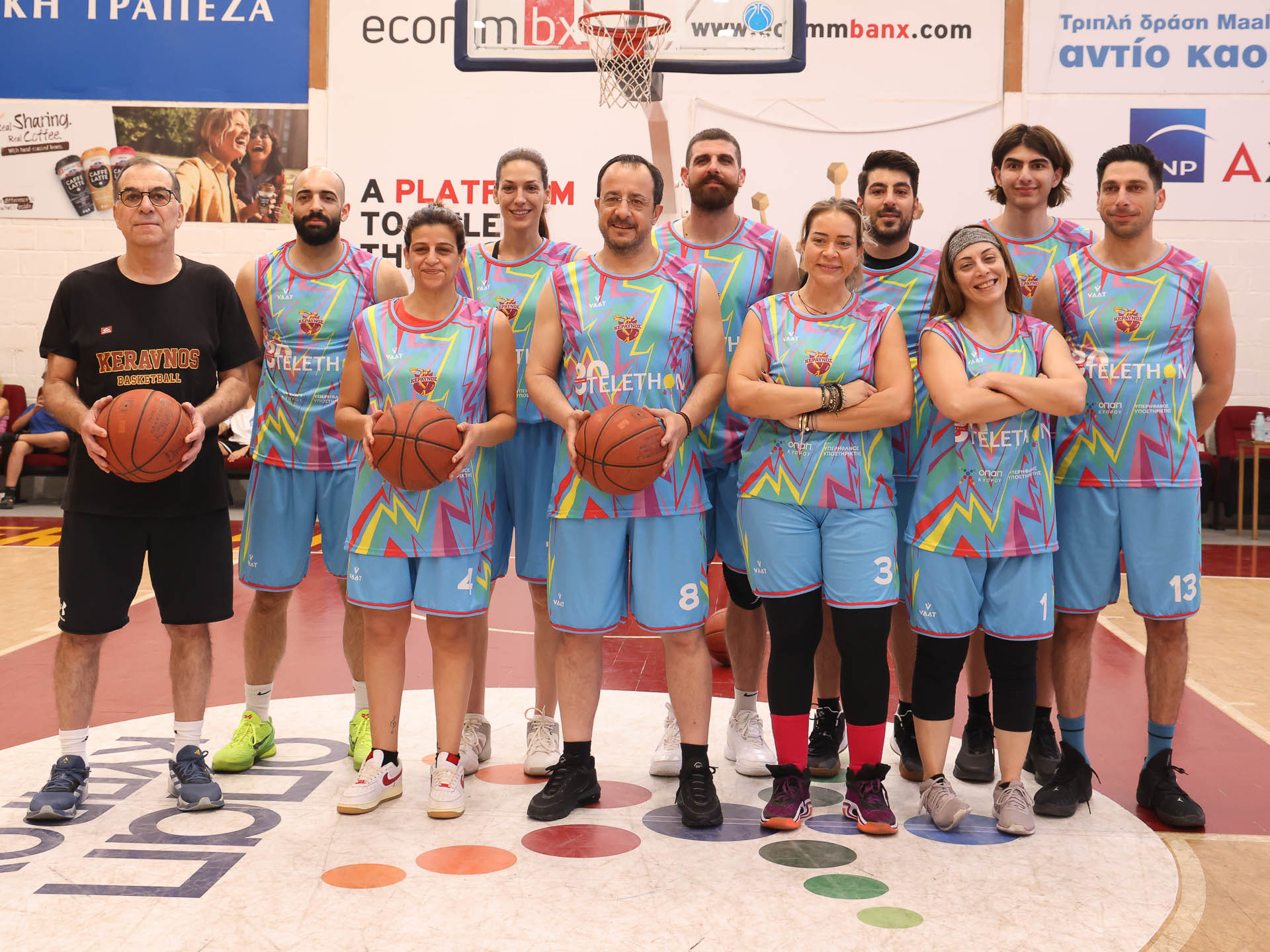 O Πρόεδρος της Δημοκρατίας Ν. Χριστοδουλίδης συμμετείχε σε φιλανθρωπικό αγώνα καλαθόσφαιρας Nikos christodoulides cyprus basketball leauge news adologala