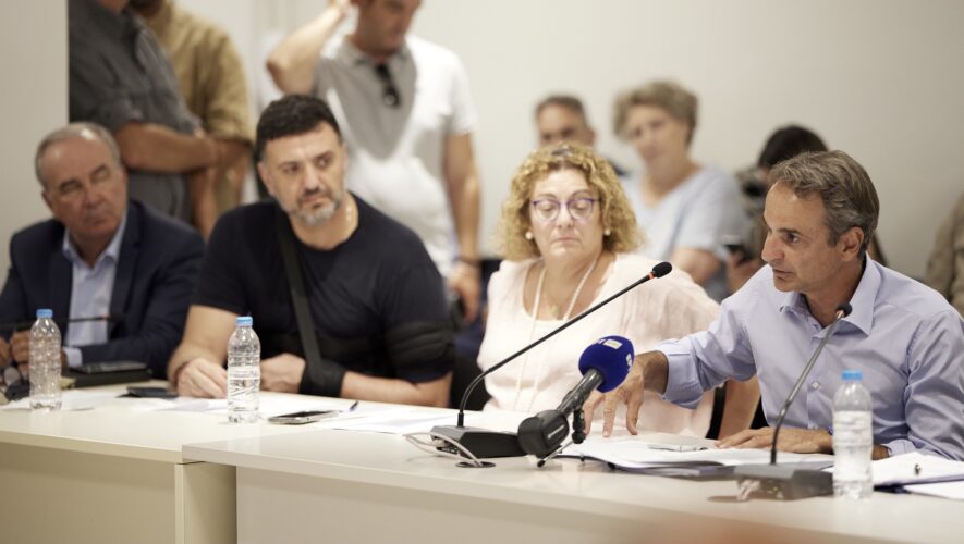 Αυτοψία Πρωθυπουργού υπό αποδοκιμασίες πολιτών στα καμένα της Πεντέλης