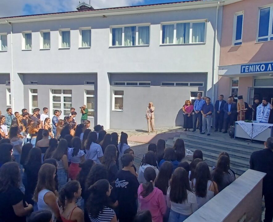 Αγιασμοί για το νέο σχολικό έτος από τον Μητροπολίτη Καστοριάς Agiasmoi sxoleia neo sxoliko etos mitropolitis kastorias kallinikos eidiseis nea ellada adologala.gr