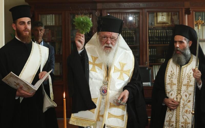 Αγιασμό τέλεσε ο Αρχιεπίσκοπος Ιερώνυμος στο Πανεπιστήμιο Αθηνών Αρχιεπίσκοπος Ιερώνυμος: «Με επιμονή, υπομονή και τέχνη ξεπερνιούνται όλα τα προβλήματα» arxiepiskopos ieronymos eidiseis ekklisia ellados prytaneis panepistimio athinon adologala.gr