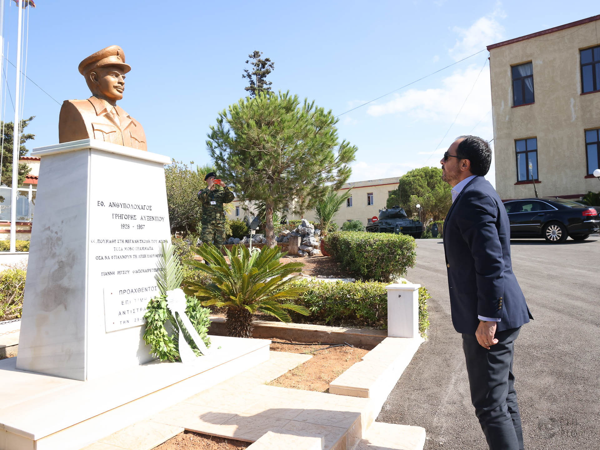Ο Πρόεδρος Χριστοδουλίδης επισκέφθηκε τη Σχολή Εφέδρων Αξιωματικών Πεζικού στην Κρήτη proedros-xristodoulidis-seap-kriti-ethnofrouroi-cyprus-army-world-news-adologala.gr