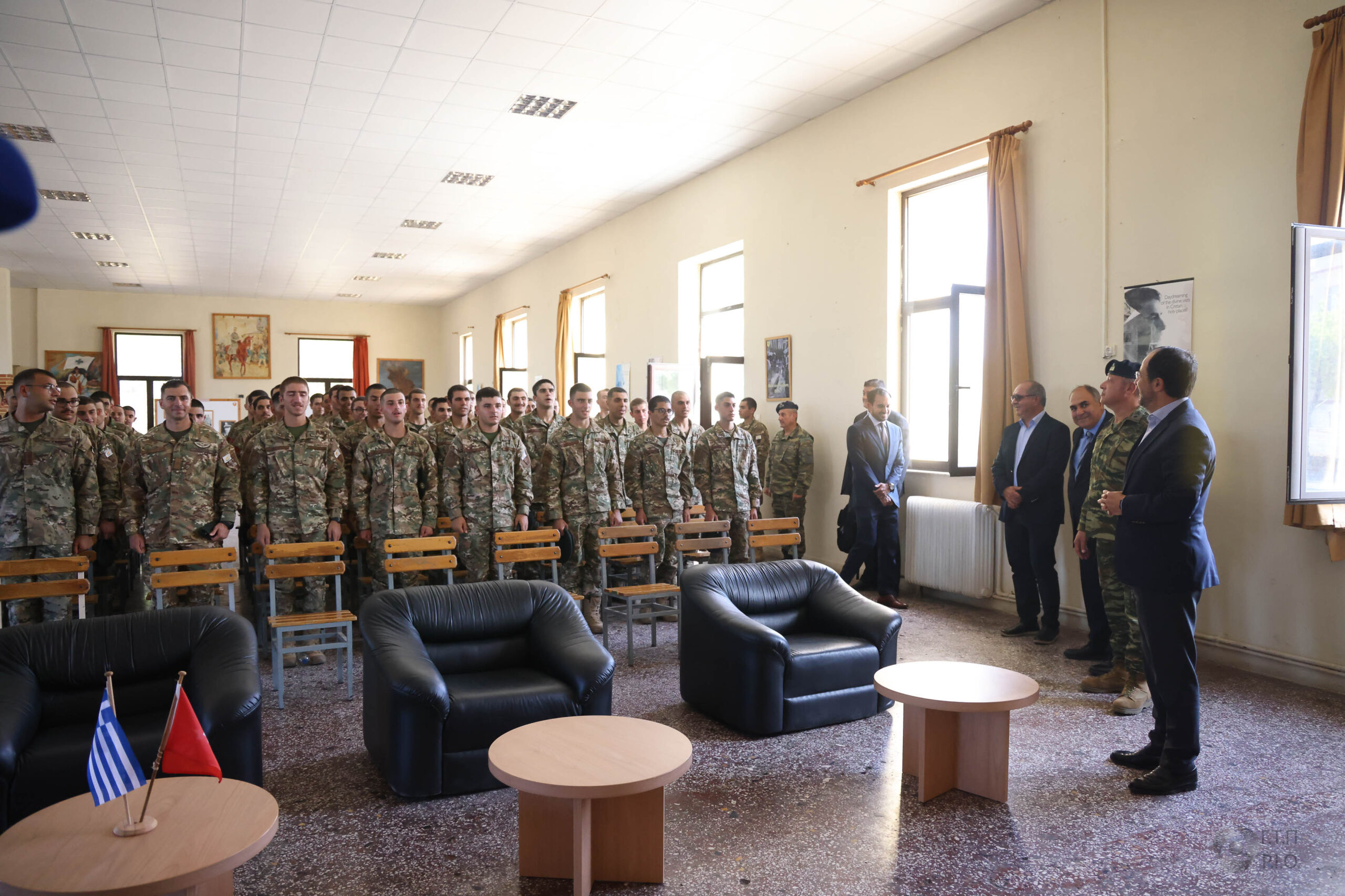 Ο Πρόεδρος Χριστοδουλίδης επισκέφθηκε τη Σχολή Εφέδρων Αξιωματικών Πεζικού στην Κρήτη proedros-xristodoulidis-seap-kriti-ethnofrouroi-cyprus-army-world-news-adologala.gr