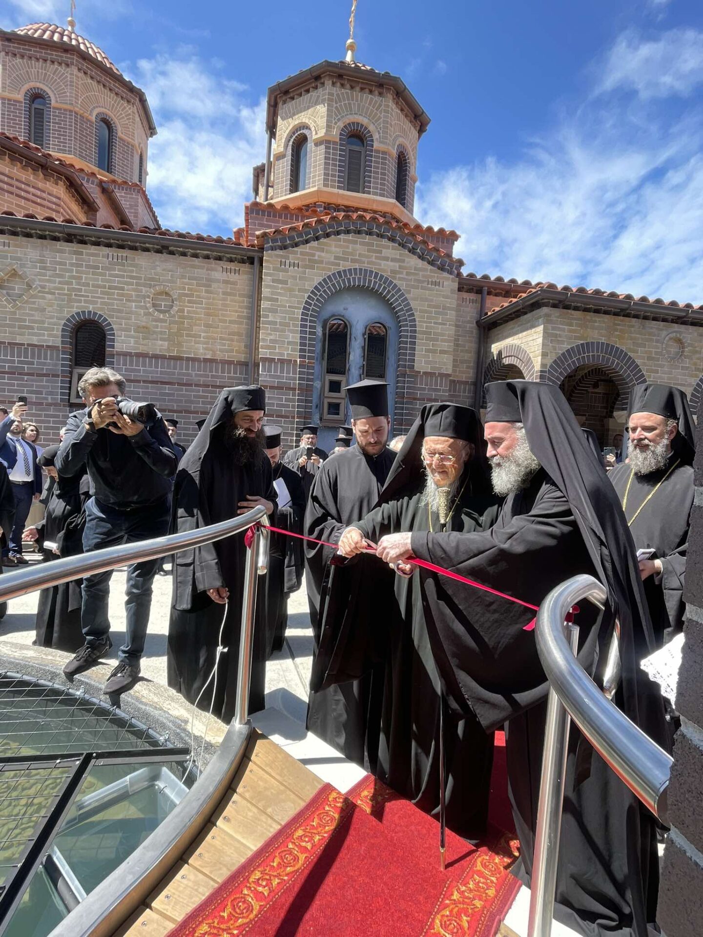 Πλήθος πιστών καλωσόρισαν τον Οικουμενικό Πατριάρχη στην Ι. Μονή Παντανάσσης Σύδνεϋ (Φωτογραφίες)