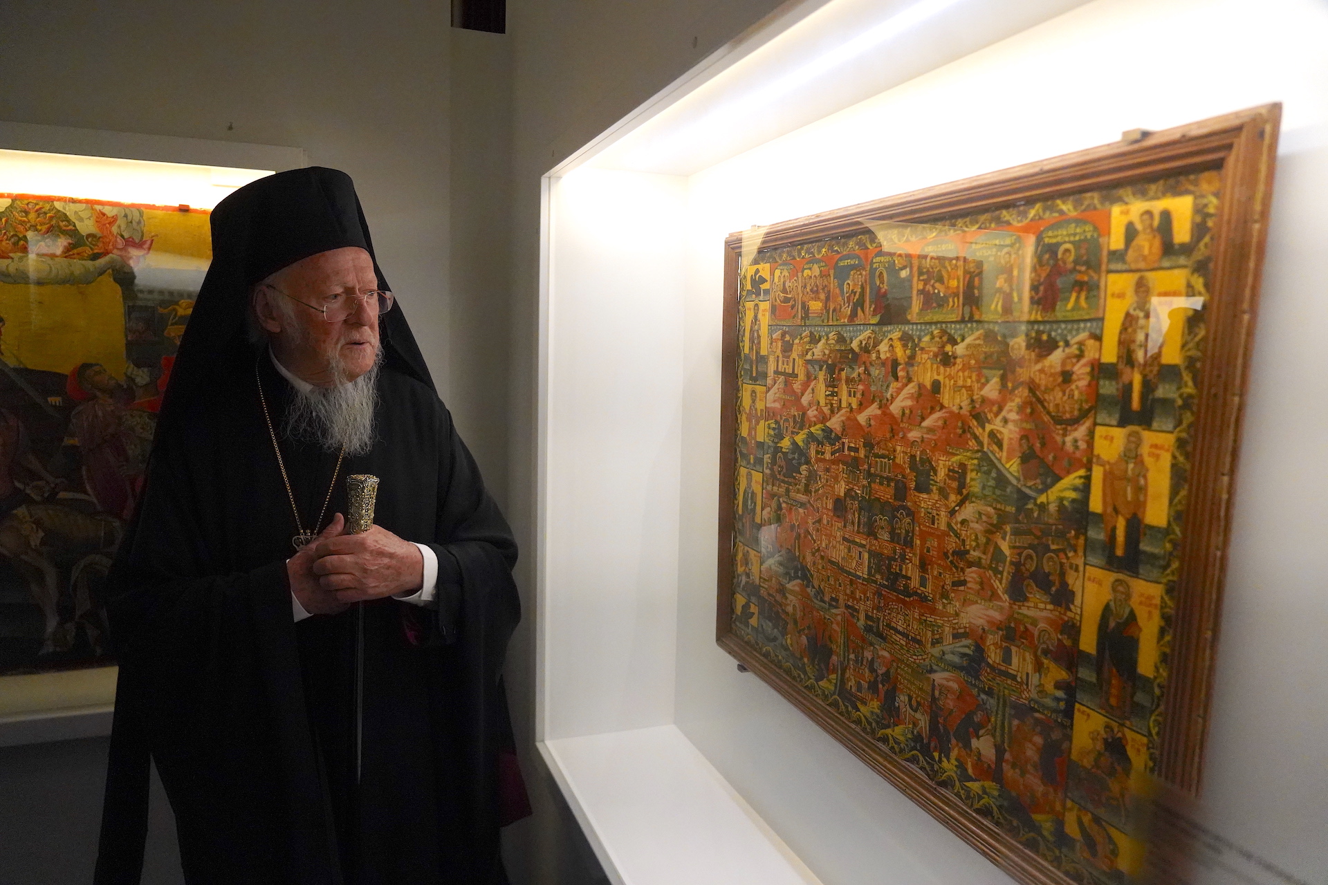 Eπίσκεψη του Οικουμενικού στο Ελληνικό Μουσείο της πόλης & Πατριαρχικό Τρισάγιο στον τόπο αφίξεως των μεταναστών στην Μελβούρνη oikoumenikos_melvourni_trisagio_elliniko_moyseio_adologala (2)