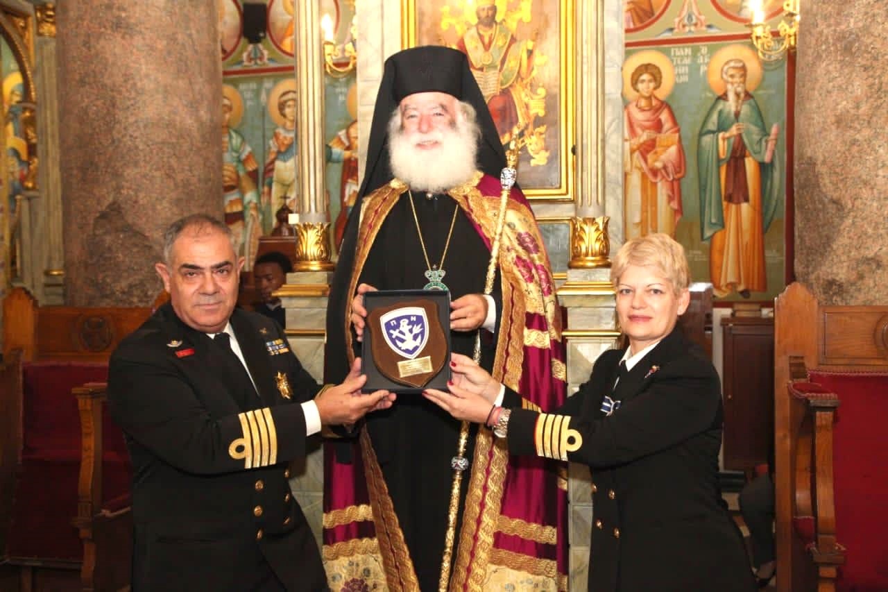 Τον Χρυσό Σταυρό του Οσίου Σάββα στον απερχόμενο Σύνδεσμο του Ελληνικού ΠΝ με το αντίστοιχο Αιγυπτιακό απένειμε ο Πατριάρχης Θεόδωρος varouxis patriarxeio alexandreias adologala.gr polemiko naftiko aigyptos eidiseis nea ekklisies (2)