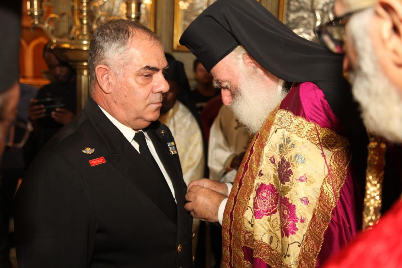 Τον Χρυσό Σταυρό του Οσίου Σάββα στον απερχόμενο Σύνδεσμο του Ελληνικού ΠΝ με το αντίστοιχο Αιγυπτιακό απένειμε ο Πατριάρχης Θεόδωρος varouxis patriarxeio alexandreias adologala.gr polemiko naftiko aigyptos eidiseis nea ekklisies (2)