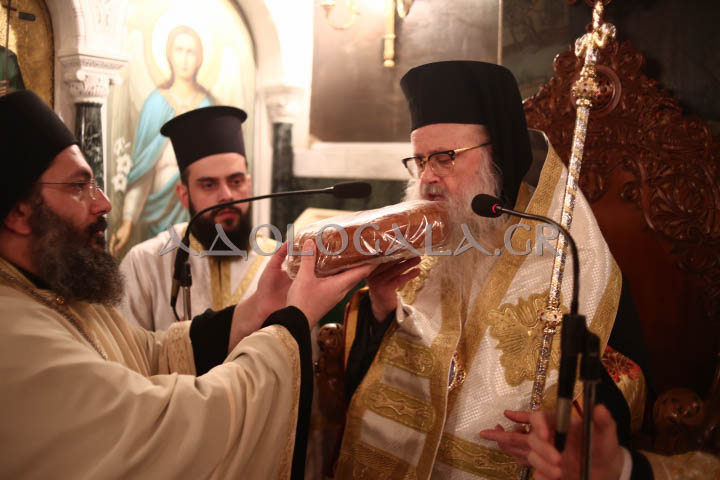 Επίσκοπος Φωτικής Νεκτάριος: «Η ομόνοια και η ειρήνη σώζει την οικογένεια» - Λαμπρός εσπερινός του Αγίου Σάββα στο Αντικαρκινικό Νοσοκομείο Αθηνών ieros_naos_agiou_Savva_igiasmenou_antikarkiniko_nosokomeio_athinon_athens_greece_orthodoxia_karpathakis_vangelis_photografia_adologala