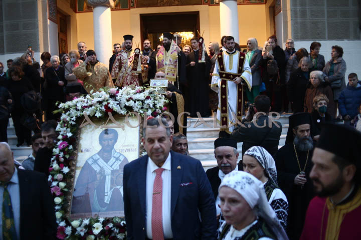Αθήνα: Παρουσία πλήθους η ιερά λιτάνευση της εικόνας του Αγίου Ελευθερίου στο Γκύζη (Φωτορεπορτάζ)