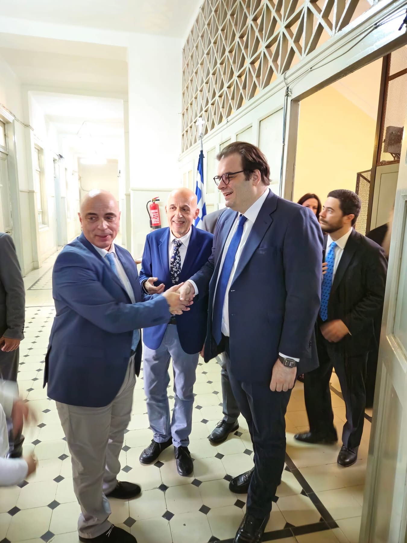 Επίσκεψη του Έλληνα Υπουργού Παιδείας στην Αμπέτειο Σχολή Καίρου ypourgos paideias ellados cairo egypt news world adologala (10)